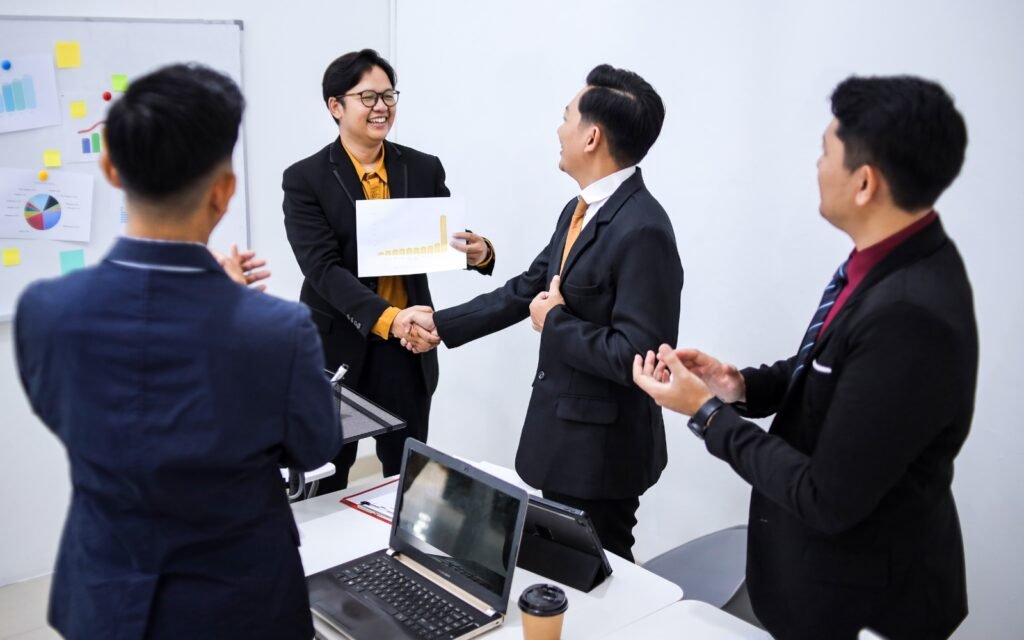 Lorem ipsum dolor sit amet	 Lorem ipsum dolor sit amet